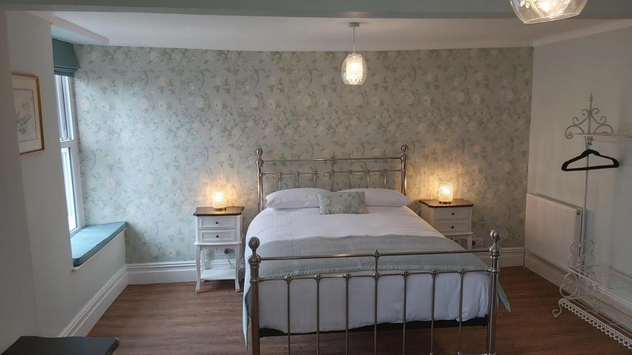 Riverbank Bed And Breakfast Llanwrtyd Wells Esterno foto
