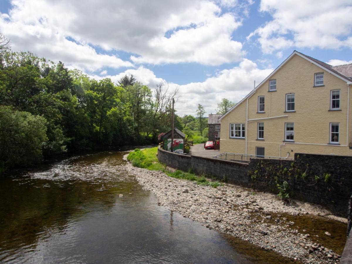 Riverbank Bed And Breakfast Llanwrtyd Wells Esterno foto