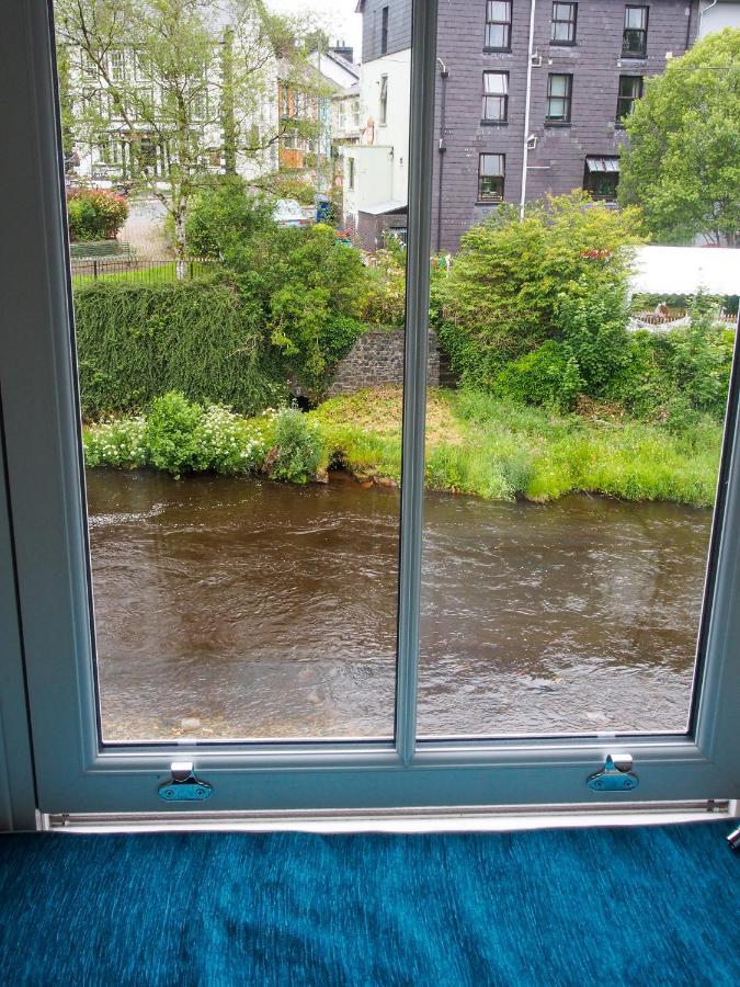 Riverbank Bed And Breakfast Llanwrtyd Wells Esterno foto